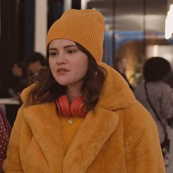 Selena Gomez styled ''Only Murders In The Building'' knitted cap - Picture 2 of 5